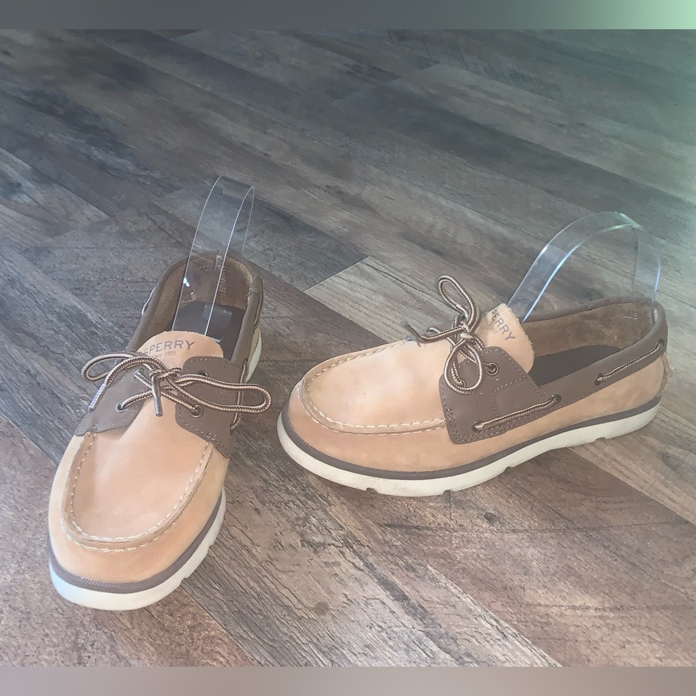 Sperry “Leeward” brown/tan leather boat shoes size 4.5M